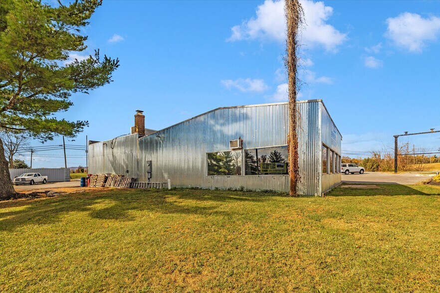 More Photos Of 9827 Hansonville Rd, Frederick Auto Repair For Sale