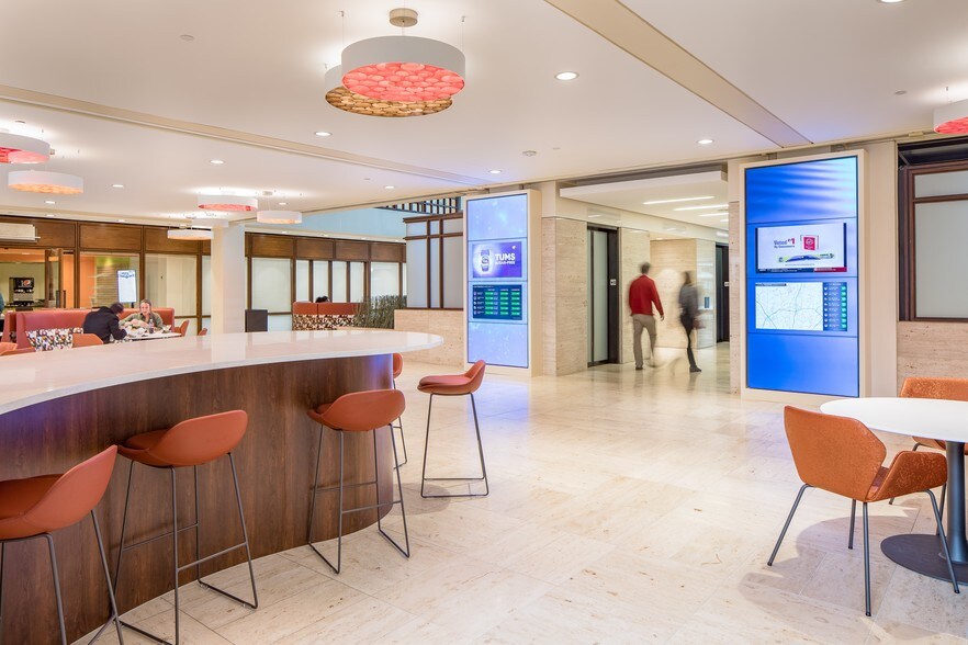 More Photos Of 400 Perimeter Center Ter, Atlanta Office For Lease