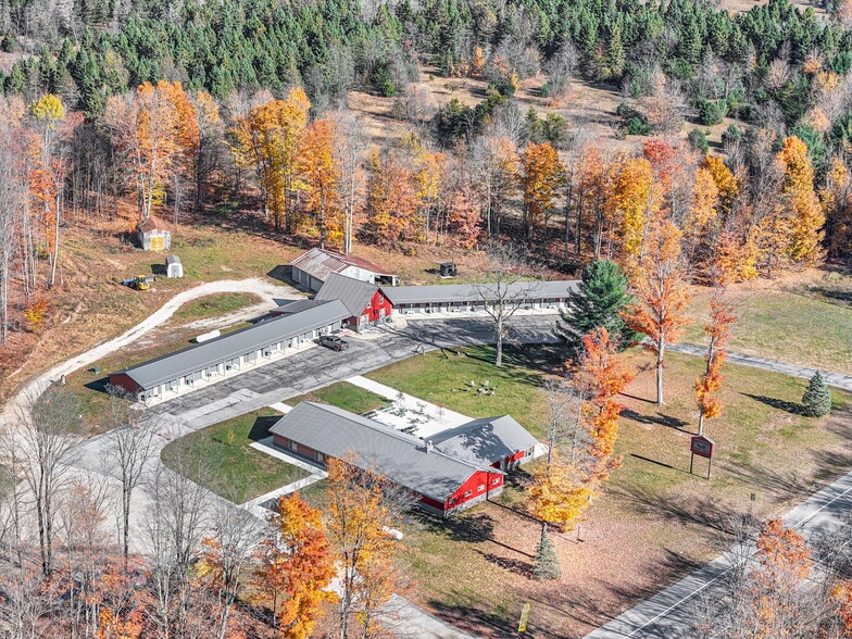More Photos Of 10422 Cadillac Hwy, Thompsonville Hotel For Sale