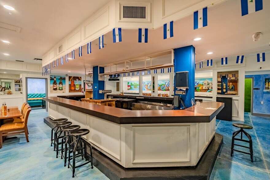 More Photos Of 365 N Royal Poiciana Blvd, Miami Springs Restaurant For Lease