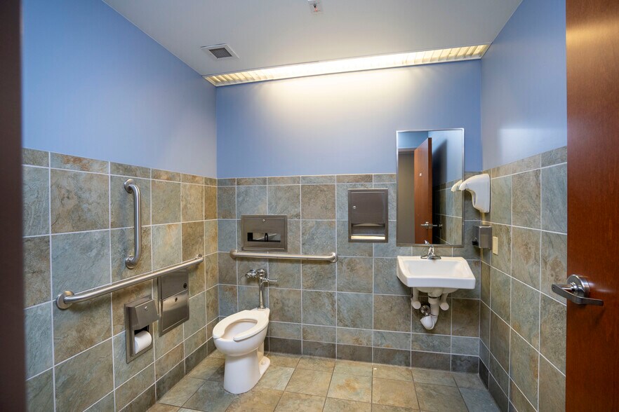 More Photos Of 100-256 Match Factory Pl, Bellefonte Medical For Lease