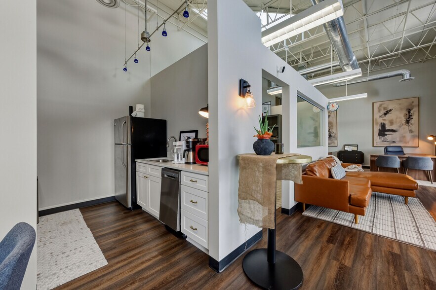 More Photos Of 1320 Ellsworth Industrial Dr, Atlanta Loft Creative Space For Lease