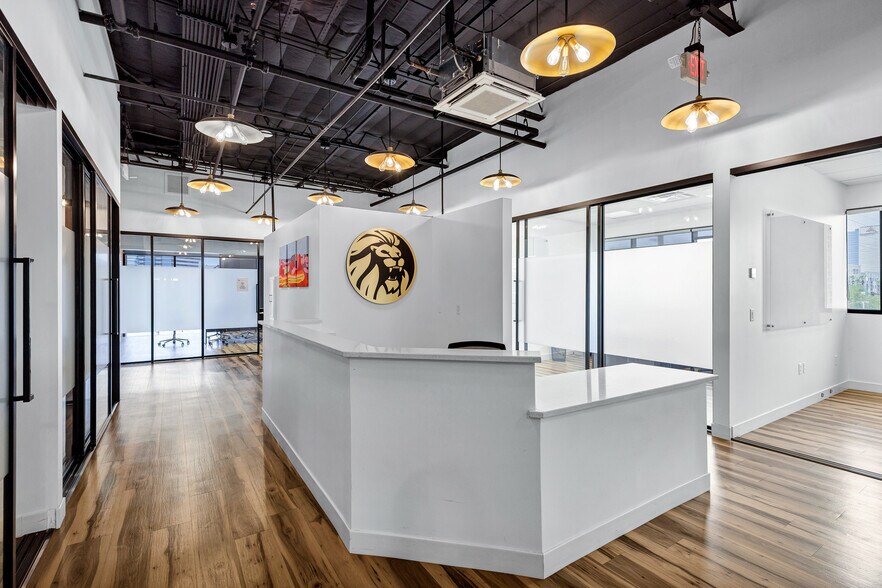 More Photos Of 2727 N 3rd St, Phoenix Office For Sale