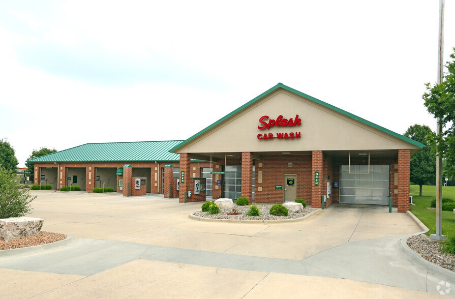 More Photos Of 1325 N Ankeny Blvd, Ankeny Carwash For Sale