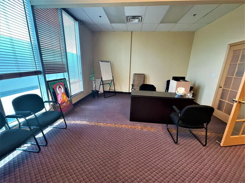 More Photos Of 2985 Drew Rd, Mississauga Office For Sale