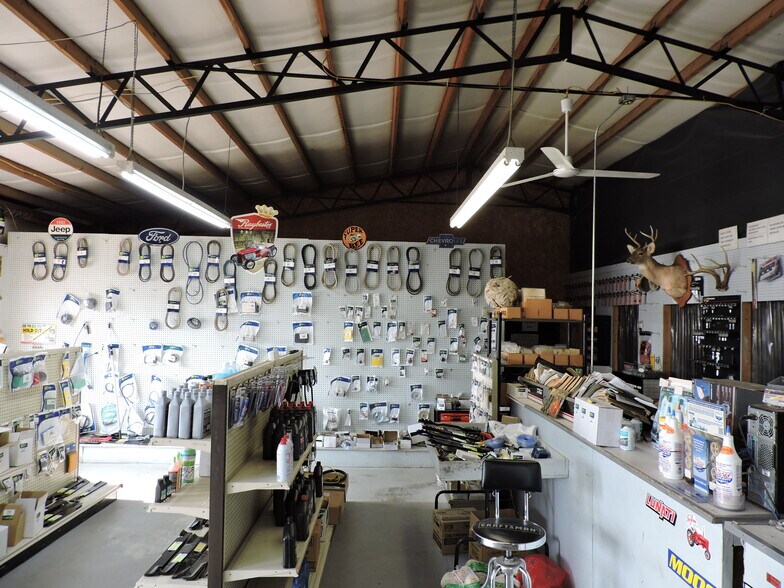 More Photos Of 130 Academy Dr, Greenville Auto Repair For Sale