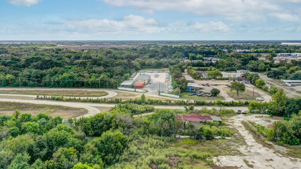 More Photos Of 6816 E Orem Dr, Houston Warehouse For Lease
