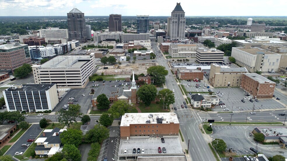More Photos Of 500 W Friendly Ave, Greensboro Office For Lease