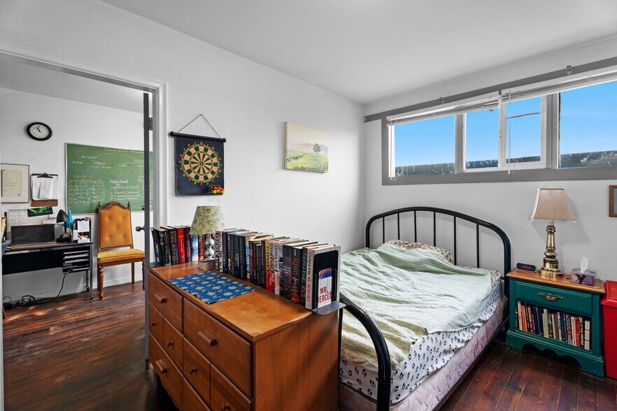 More Photos Of 33017 1st Av, Mission Flex For Lease