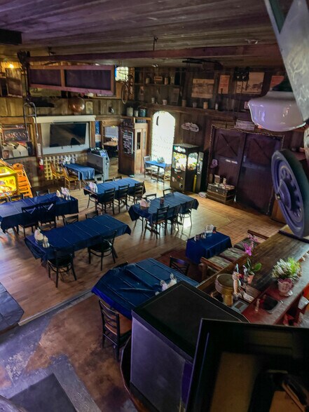 More Photos Of 38015 US-26 Hwy, Sandy Specialty For Sale