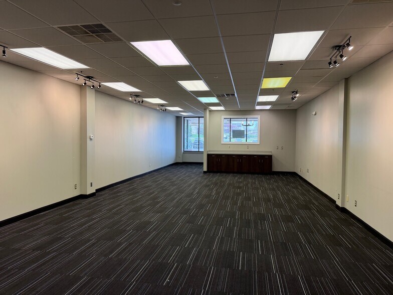 More Photos Of 9918-9964 Kennerly Rd, Saint Louis Unknown For Lease