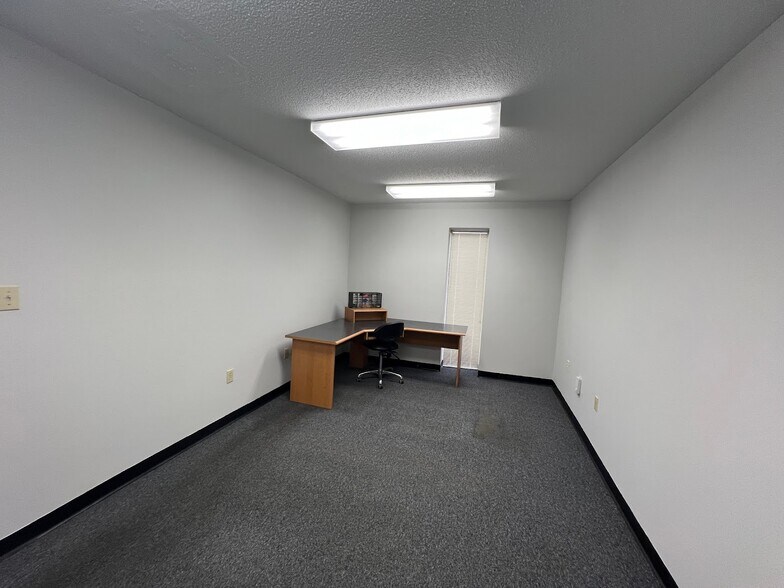 More Photos Of 585 Old Georgia Rd, Moore Warehouse For Lease