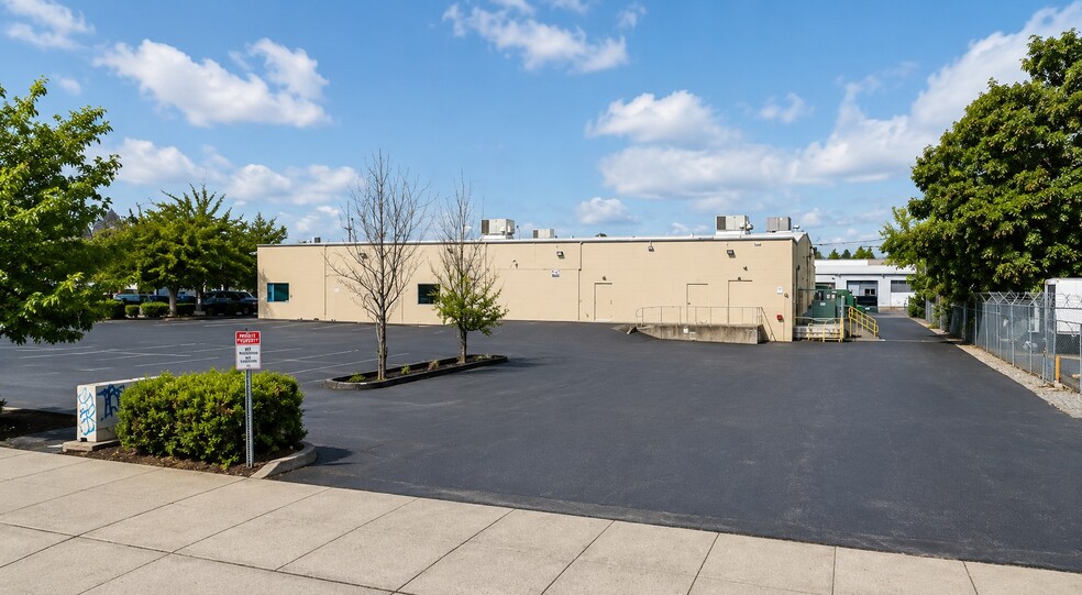 More Photos Of 10115 SE Stark St, Portland Freestanding For Sale