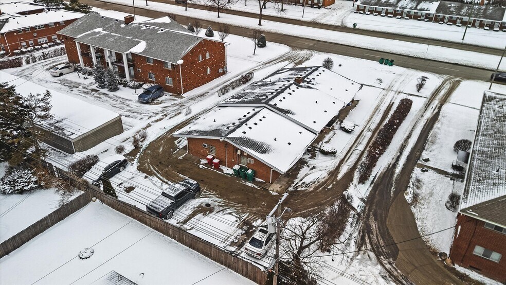 More Photos Of 23301 Kelly Rd, Eastpointe Apartments For Sale