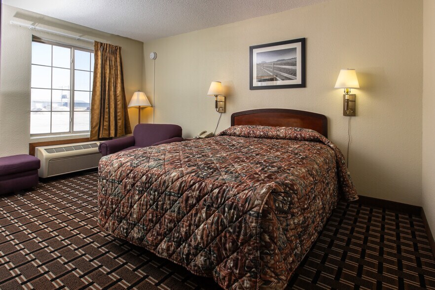 More Photos Of 2093 W Oklahoma Ave, Ulysses Hotel For Sale