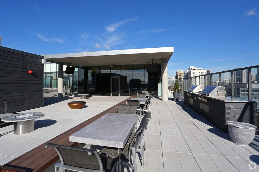 More Photos Of 123 N Desplaines St, Chicago Apartments For Lease