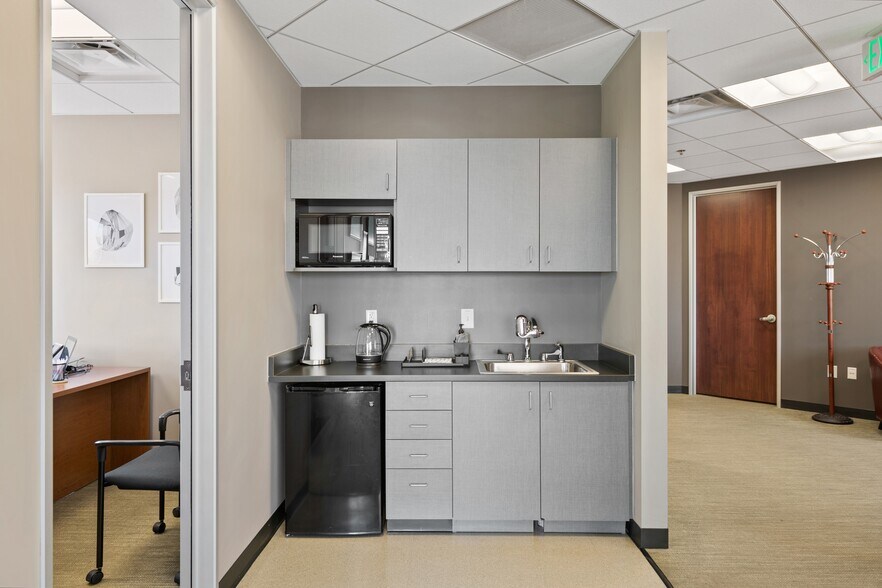 More Photos Of 1800 Glenarm Pl, Denver Office For Sale