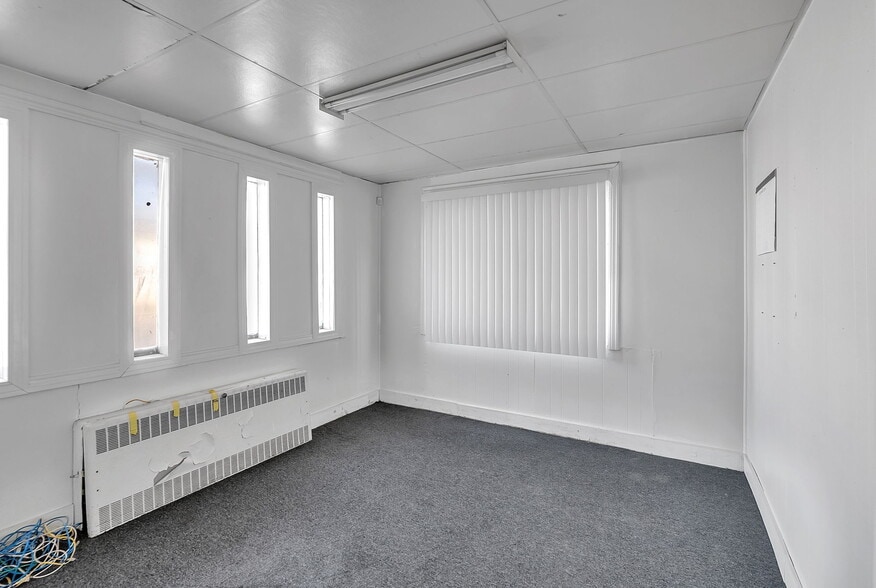 More Photos Of 9900 Northlawn St, Detroit Warehouse For Sale