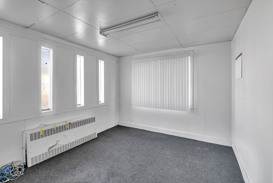 More Photos Of Amazing Industrial Warehouse Opportunity, Detroit Warehouse For Sale