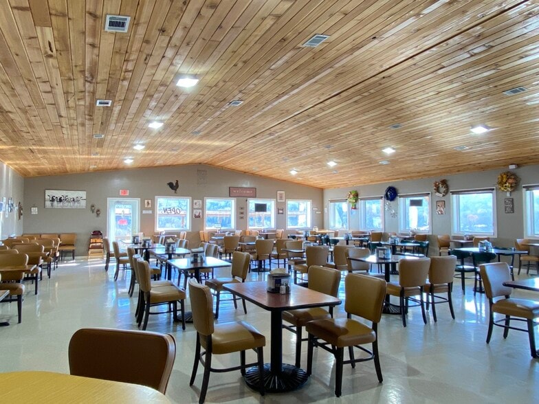 More Photos Of 5 Jo Jo St, Hardy Restaurant For Sale