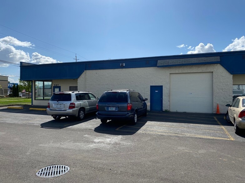 More Photos Of 587 SW Baseline St, Hillsboro Auto Repair For Lease