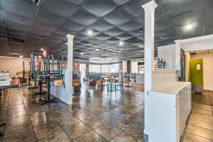 More Photos Of 41 S Navy Blvd, Pensacola Fast Food For Lease