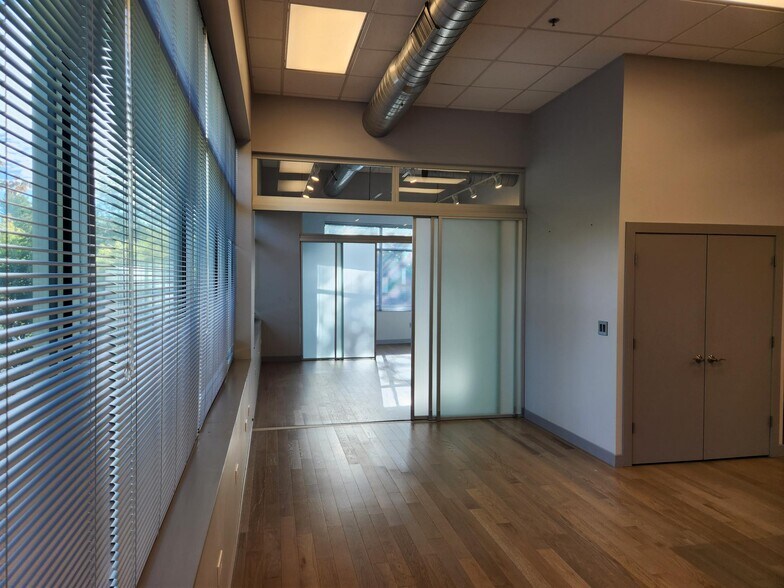 More Photos Of 2638 Patriot Blvd, Glenview Office For Lease