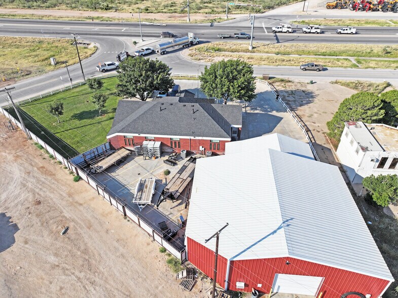 More Photos Of 327 SE Loop 338, Odessa Flex For Lease