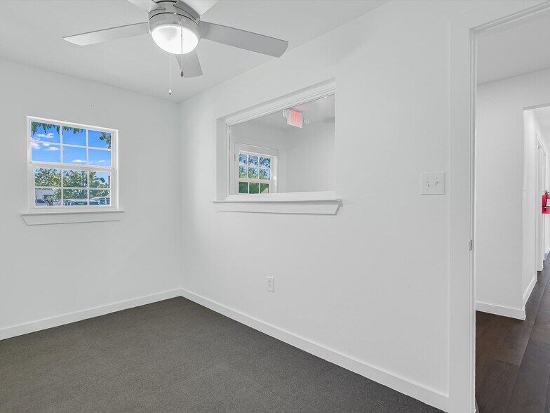 More Photos Of 900 W 2nd St, Taylor Office Residential For Lease