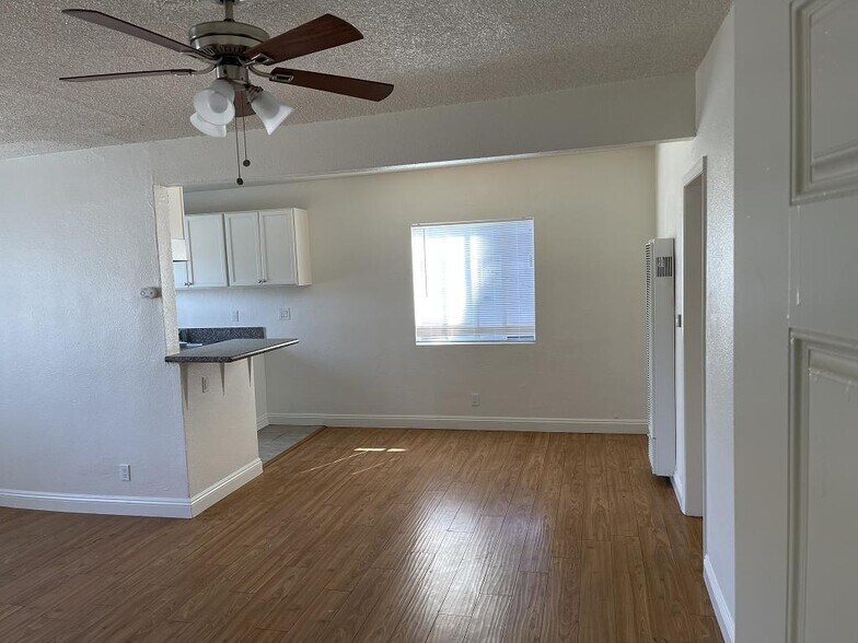 More Photos Of 426-428 W 77th St, Los Angeles Apartments For Sale