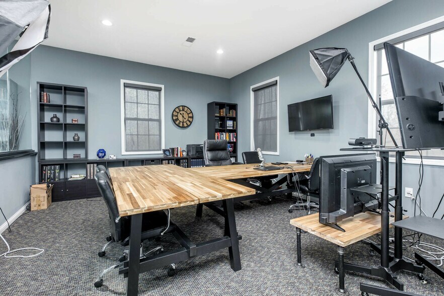 More Photos Of 8501 S Mason Montgomery Rd, Mason Office For Sale