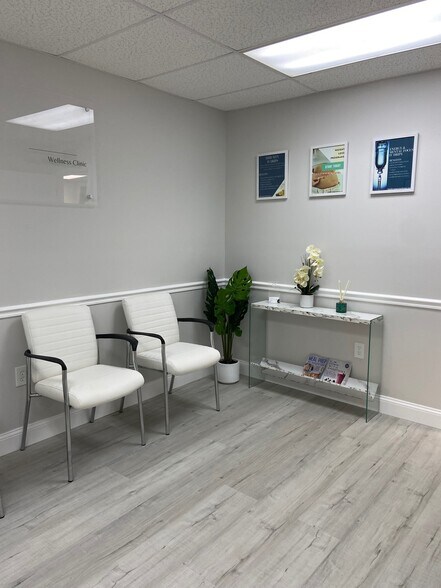 More Photos Of 2650 Bahia Vista St, Sarasota Medical For Sale