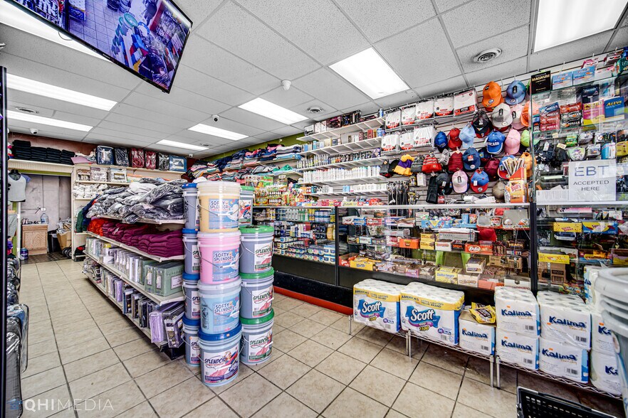 More Photos Of 5933-5945 W Division St, Chicago Storefront For Sale