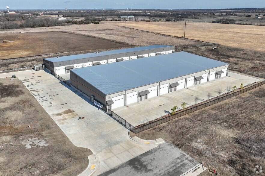 More Photos Of 16500 Broadway, Glenpool Parking Garage For Lease