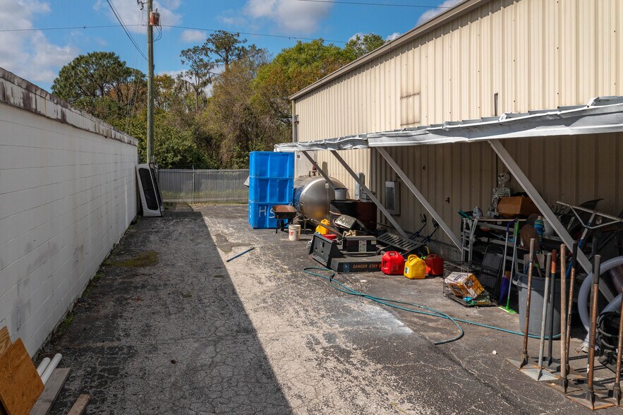More Photos Of 174 NW 9th ave, Mulberry Distribution For Sale