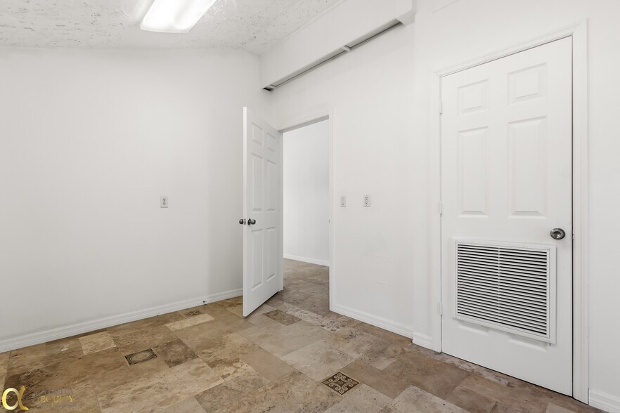 More Photos Of 389 E State Road 434, Longwood General Retail For Lease