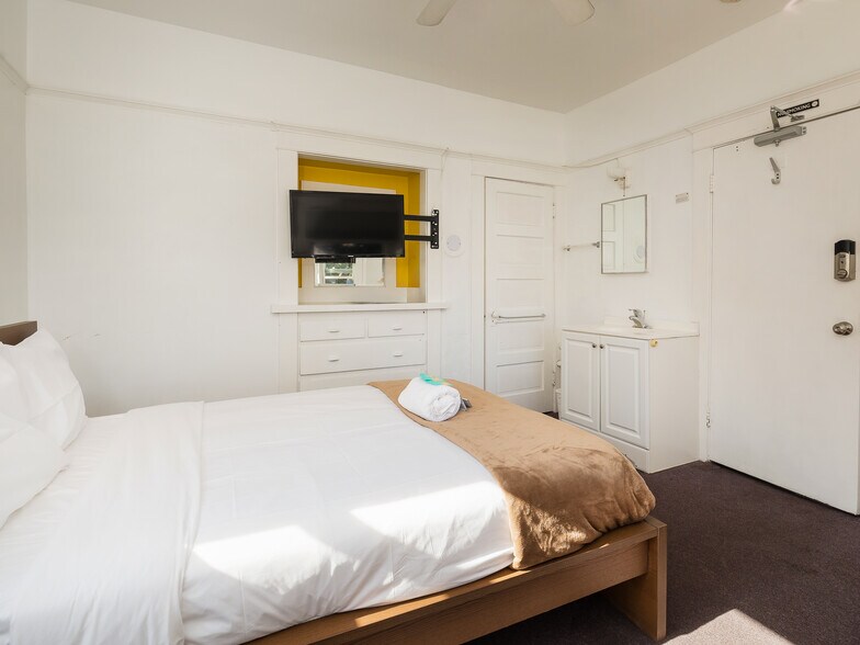 More Photos Of 221 Concord St, El Segundo Apartments For Sale