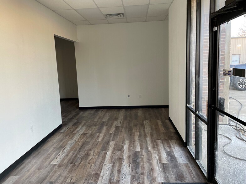 More Photos Of 11320 Mosier Valley Rd, Fort Worth Warehouse For Lease