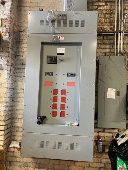 More Photos Of 425 Devoe Ave, Bronx Warehouse For Sale