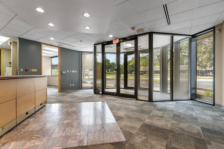 More Photos Of 1088 Springhurst Dr, Green Bay Office For Lease