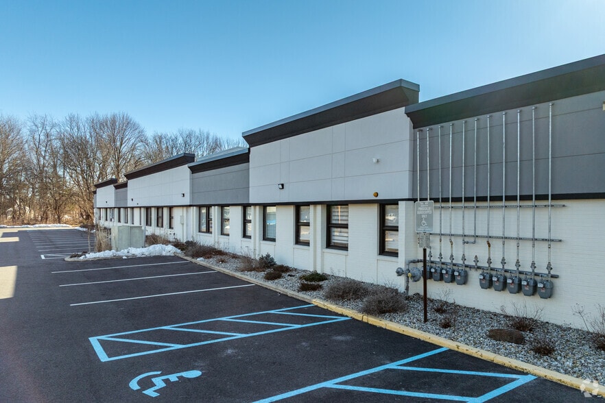 More Photos Of 900 W Main St, Freehold Medical For Lease