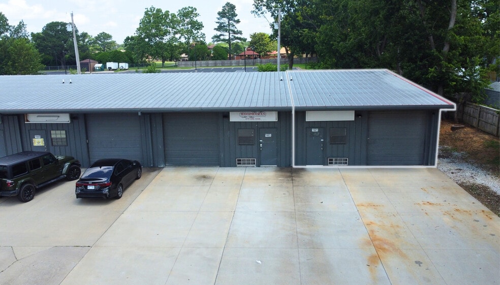 More Photos Of 1601 Acorn Dr, Rogers Distribution For Lease