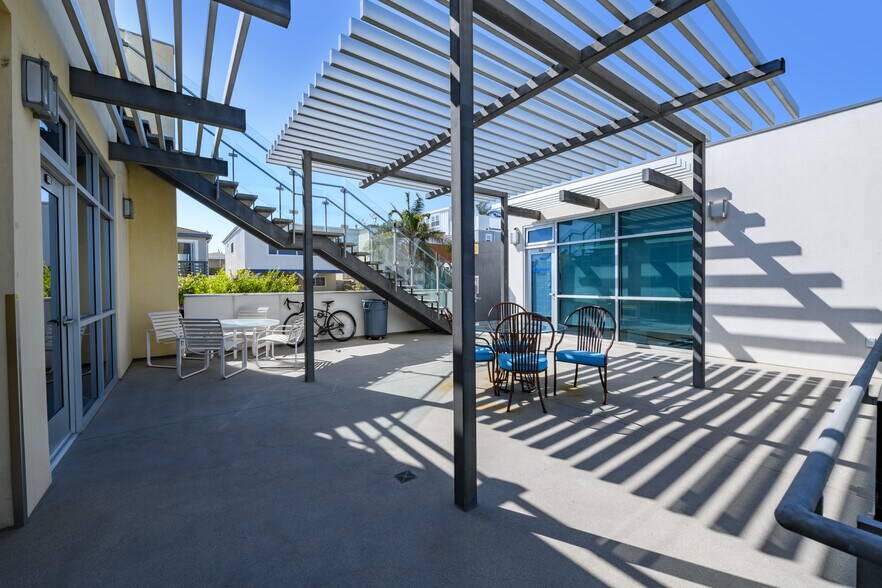 More Photos Of 601 Cypress Ave, Hermosa Beach Light Distribution For Lease