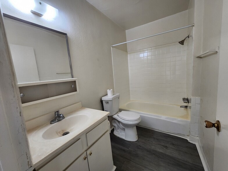More Photos Of 526-534 W 47th St, Los Angeles Apartments For Sale