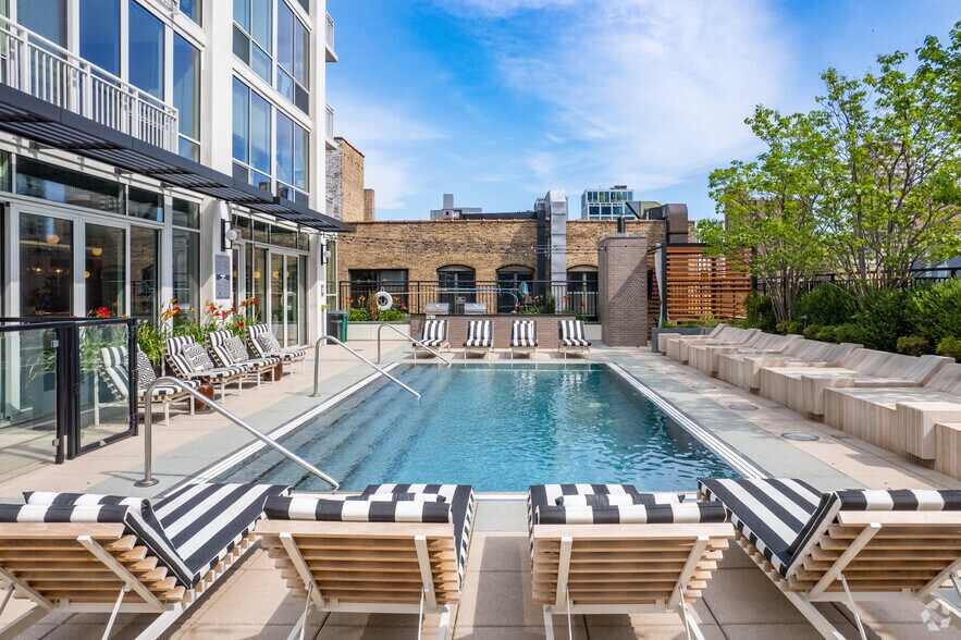 More Photos Of 222 W Erie St, Chicago Multifamily For Sale