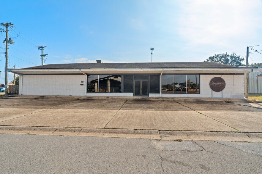 Primary Photo Of 5006 Morris St, Moss Point Restaurant For Sale