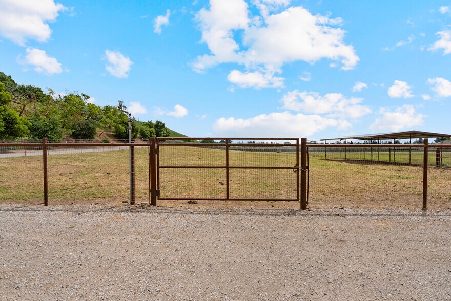 More Photos Of 804 Comstock Rd, Hollister Land For Sale