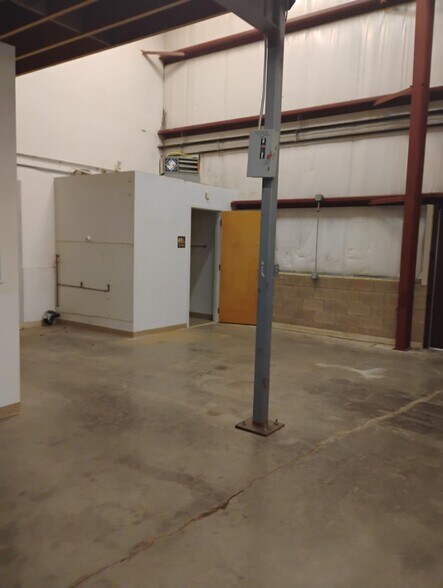 More Photos Of 35 Starr Rd, Danbury Warehouse For Lease