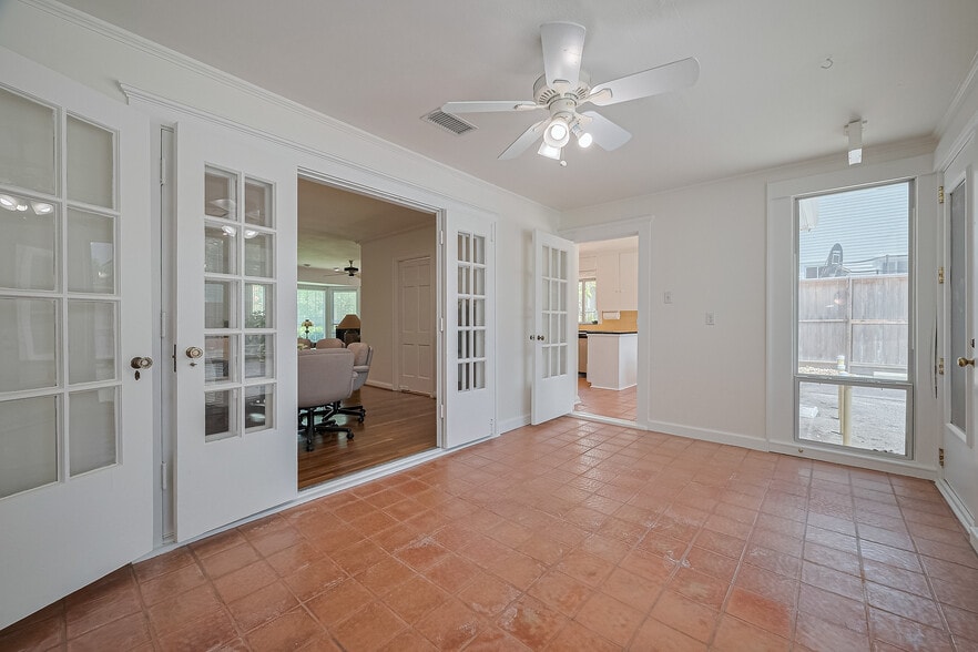More Photos Of 826 Heights Blvd, Houston Office Residential For Sale