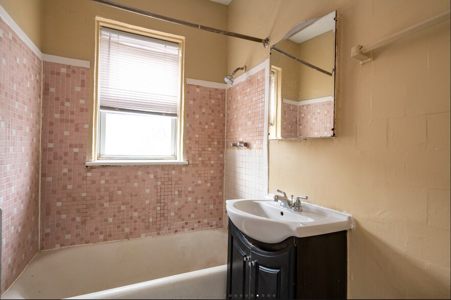More Photos Of 156-158 N Central Ave, Chicago Apartments For Sale